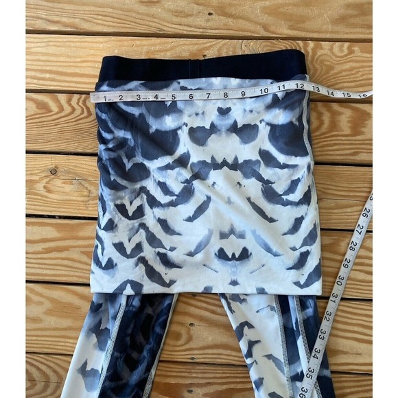 Lululemon Animal Print 2-in-1 Skirt Leggings Size 4 Women’s Black White - Picture 7 of 8